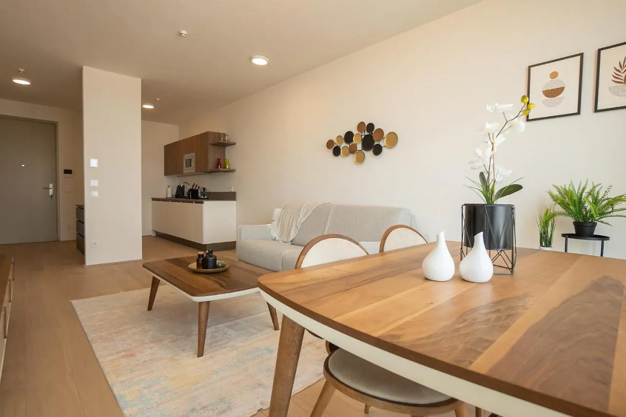 Posh Apartment On 22Nd Floor + Loggia, Pool, Gym, Sauna Vienna
